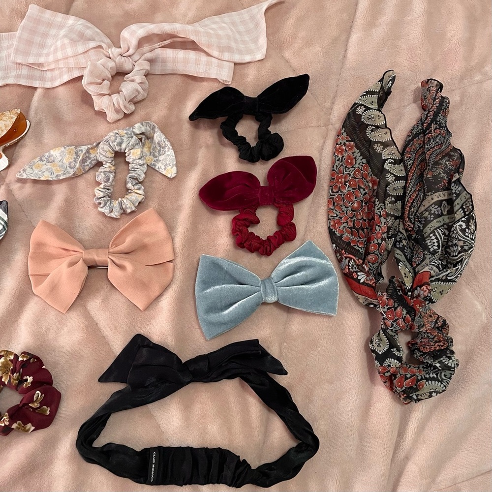 🎀 Bundle of Scrunchies & Hair Accessories 🎀 - Picture 3 of 3